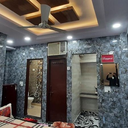 Aggarwal Luxury Room With Private Kitchen Washroom And Balcony Along With Fridge, Ac, Android Tv, Wifi In Main Lajpat Nagar Nueva Delhi Exterior foto