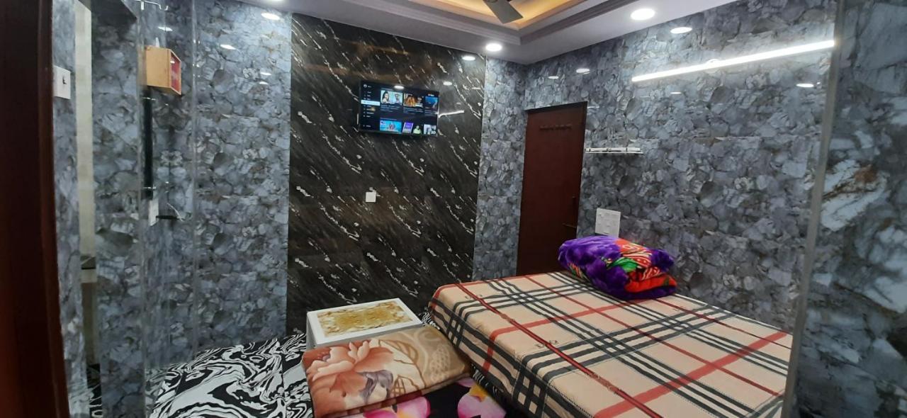 Aggarwal Luxury Room With Private Kitchen Washroom And Balcony Along With Fridge, Ac, Android Tv, Wifi In Main Lajpat Nagar Nueva Delhi Exterior foto