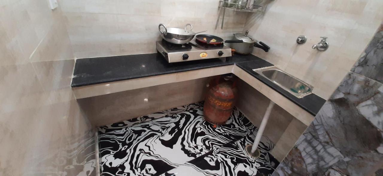 Aggarwal Luxury Room With Private Kitchen Washroom And Balcony Along With Fridge, Ac, Android Tv, Wifi In Main Lajpat Nagar Nueva Delhi Exterior foto